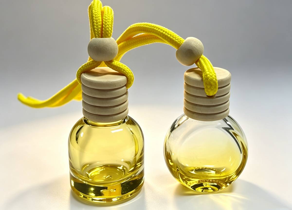 8ml yellow spray glass car fragrance bottle wholesale OEM vent clip China factory Pantone